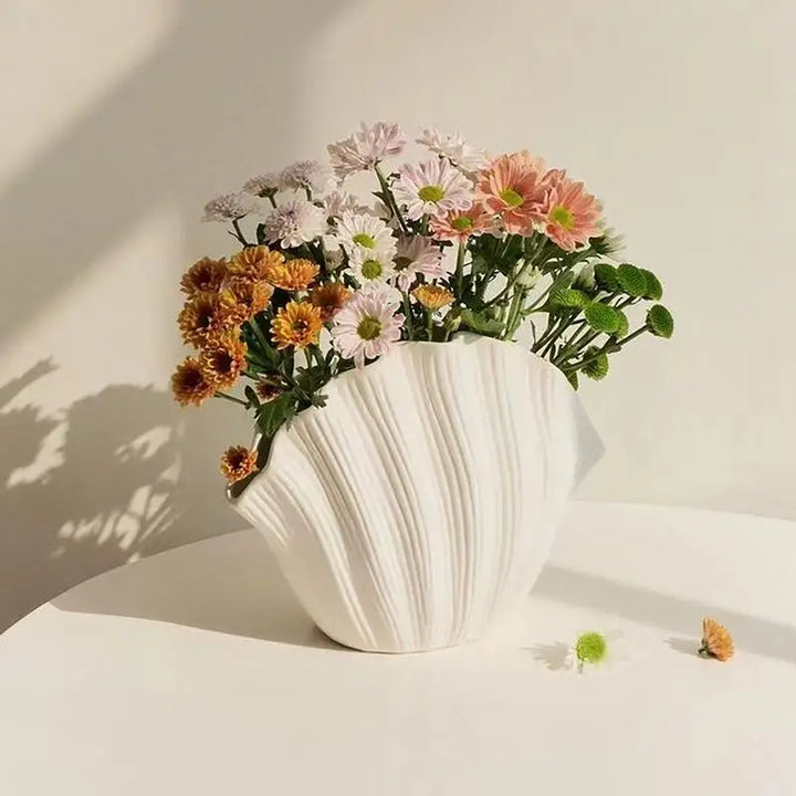 Ocean Petal Shell-Inspired Ceramic Vase – Coastal Accent for Floral Arrangements