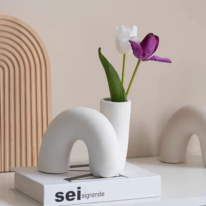 Sculptural White Ceramic Art Vase – Modern Curved Accent for Minimal & Contemporary Interiors